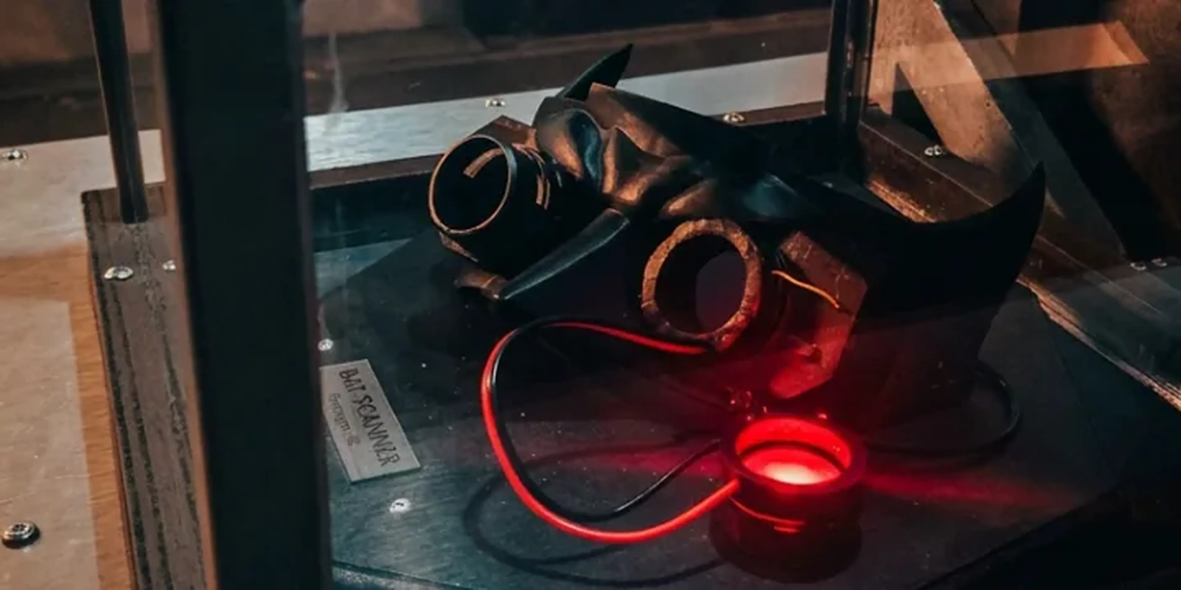 Batman mask displayed in the high-tech Batcave set — immersive Batman escape game in Paris