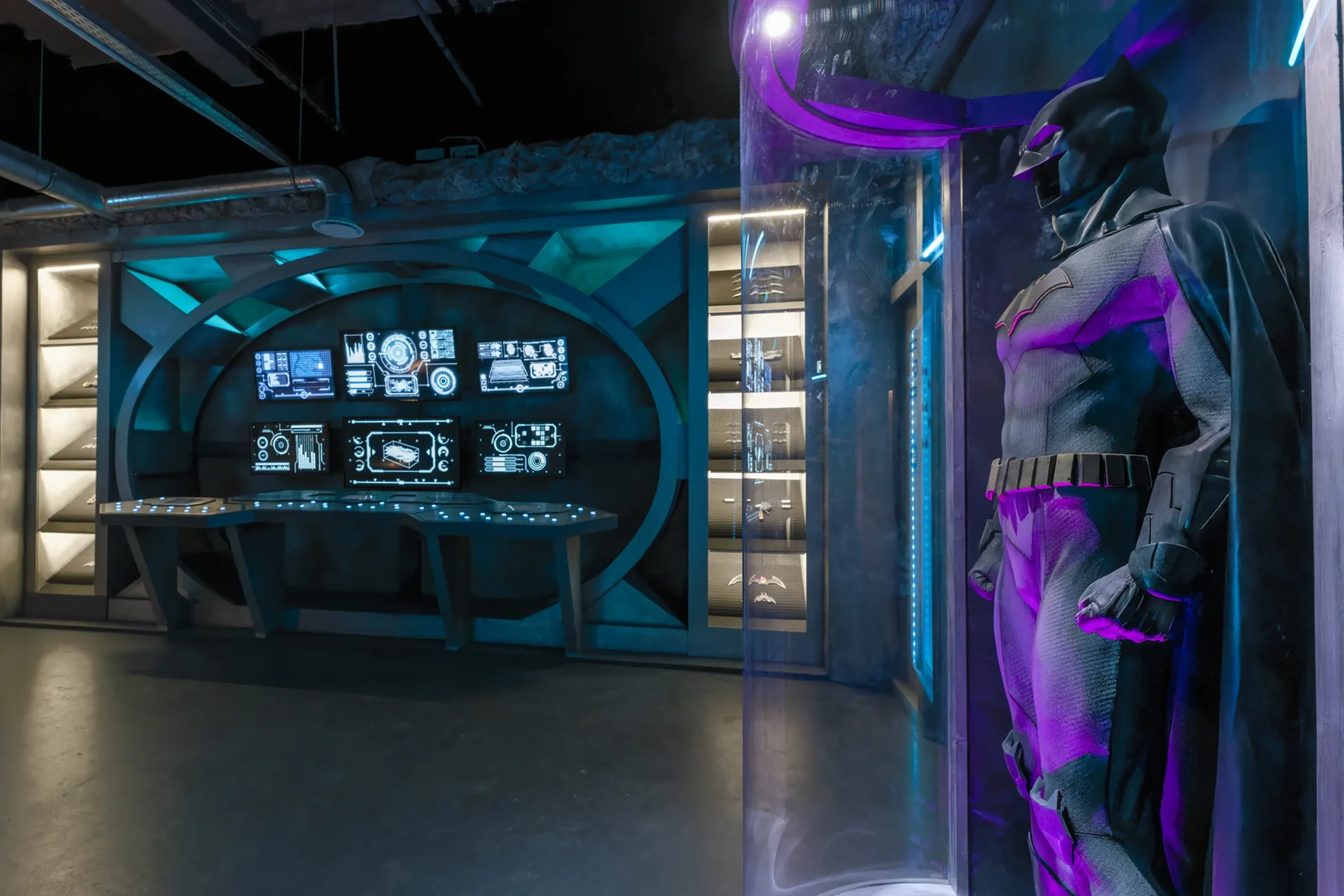 Scène marquante des 2 scénarios au choix de The Batcave — héros ou méchants — Batman Escape Paris