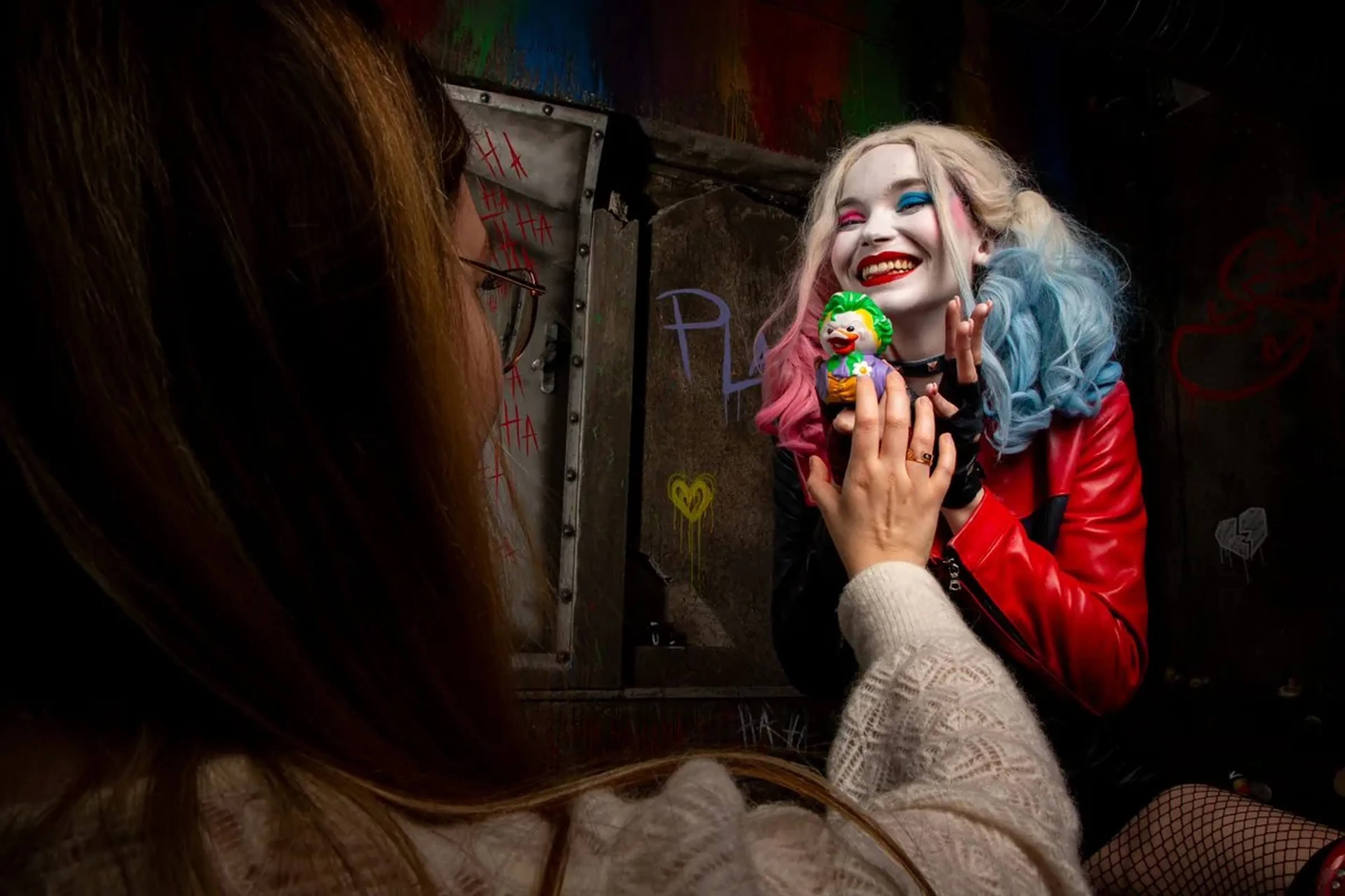 Harley Quinn actor interacting with a player during the immersive escape game The Joker